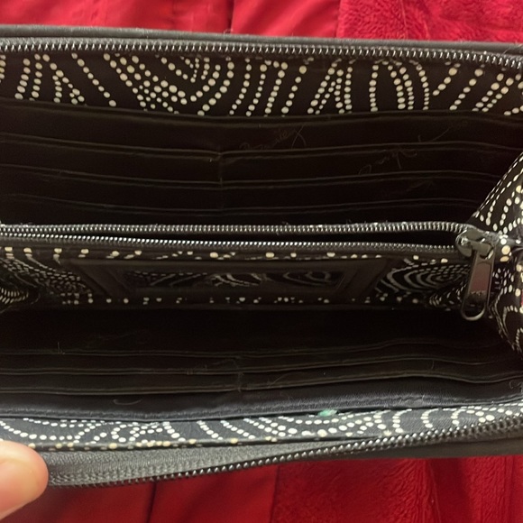 Vera Bradley zippered wallet, barely used - Picture 3 of 4